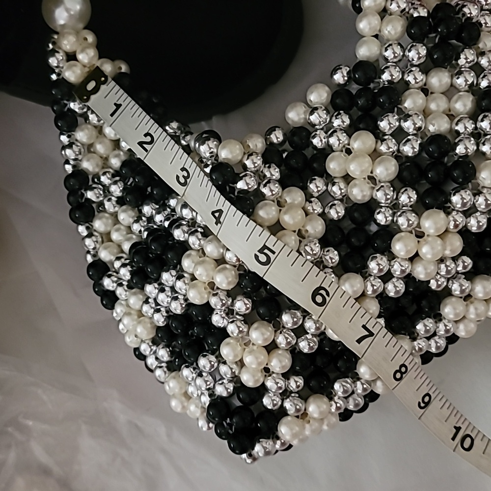 Elegant Black and White Beaded Women's Bag - Picture 9 of 11